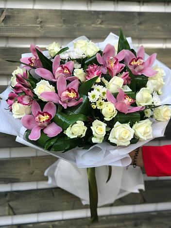 Букет цветов из: Розы и Хризантемы в Новоселово