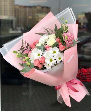 Букет цветов из: Розы, Лизиантусы и Хризантемы в Новоселово